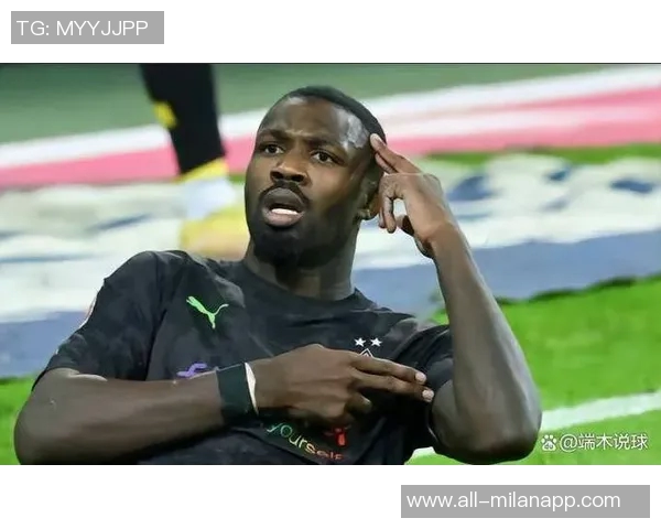 库普梅纳斯传中被扑后图拉姆紧随其后射门再遭门将拒绝 库普梅纳斯传中被扑后图拉姆紧随其后射门再遭门将拒绝